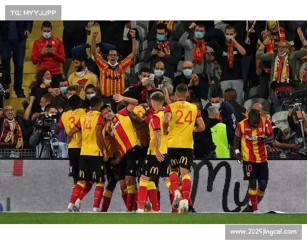 马赛球迷热情助力球队连胜 登顶主场气势如虹